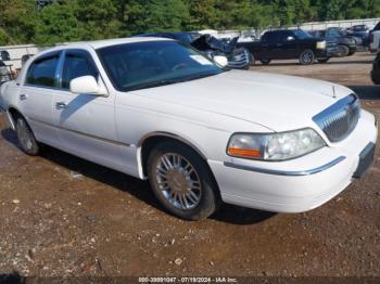  Salvage Lincoln Towncar