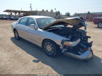  Salvage Lincoln Towncar