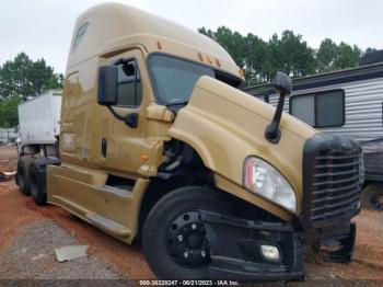  Salvage Freightliner Cascadia 125