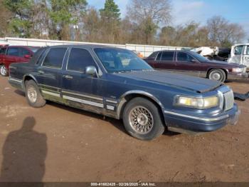  Salvage Lincoln Towncar