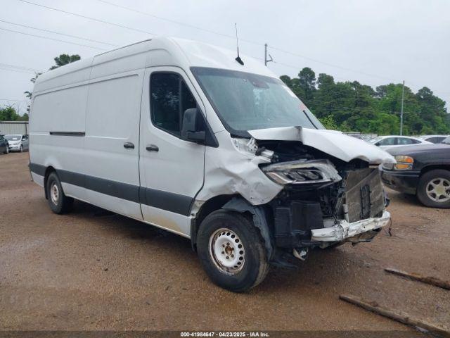  Salvage Mercedes-Benz Sprinter 2500