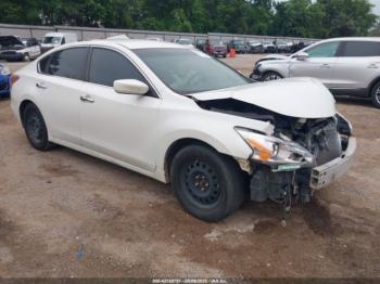  Salvage Nissan Altima