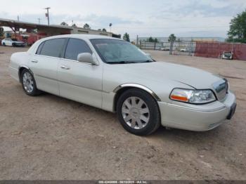  Salvage Lincoln Towncar