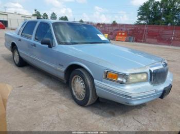 Salvage Lincoln Towncar