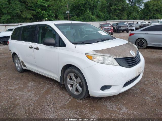  Salvage Toyota Sienna