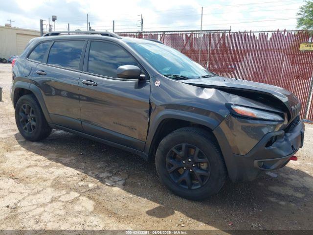  Salvage Jeep Cherokee