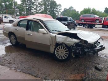  Salvage Lincoln Towncar