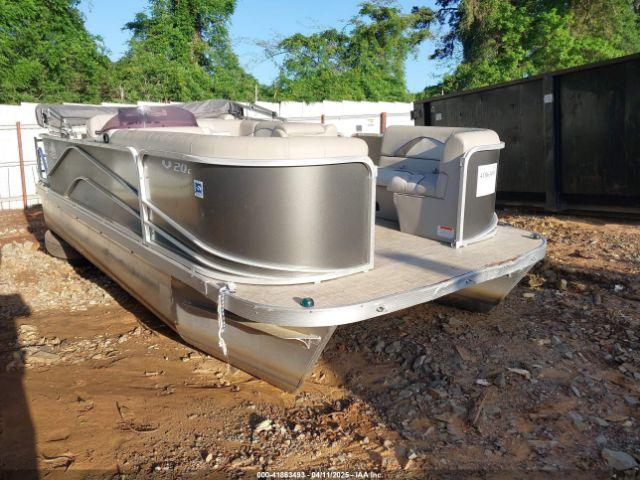  Salvage G3 Boat