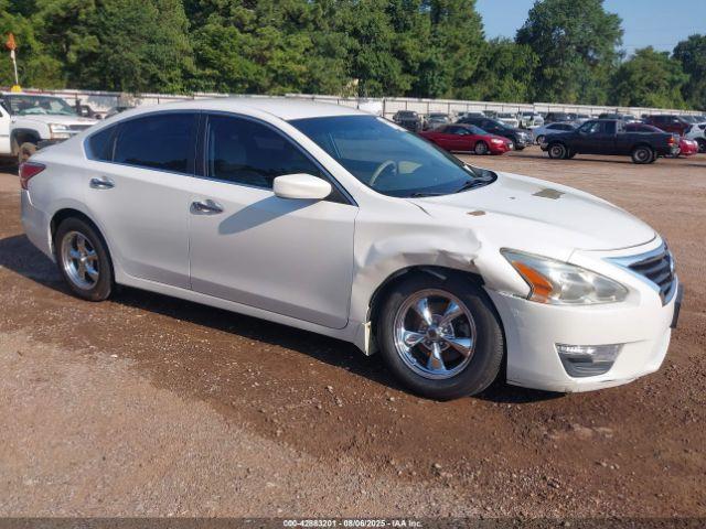  Salvage Nissan Altima