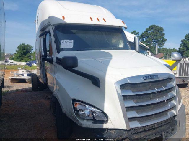  Salvage Freightliner New Cascadia 126