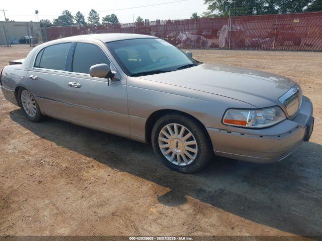  Salvage Lincoln Towncar