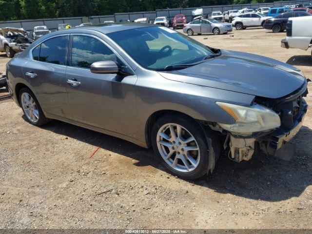  Salvage Nissan Maxima