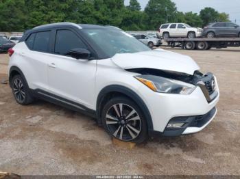  Salvage Nissan Kicks