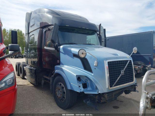  Salvage Volvo Vn