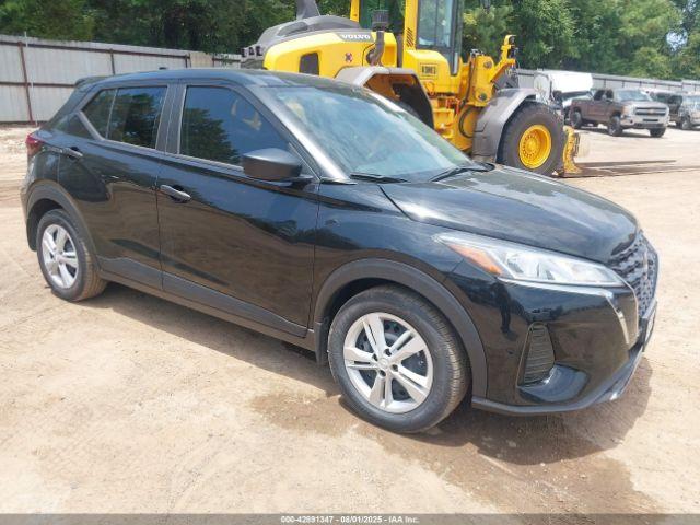  Salvage Nissan Kicks