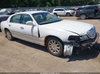  Salvage Lincoln Towncar