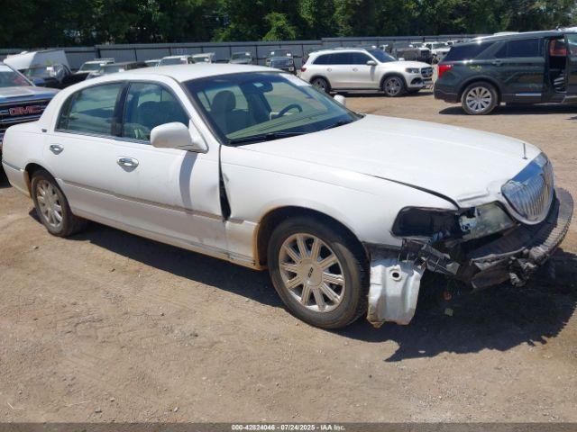  Salvage Lincoln Towncar