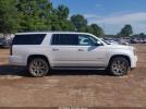GMC Yukon Denali Image 9