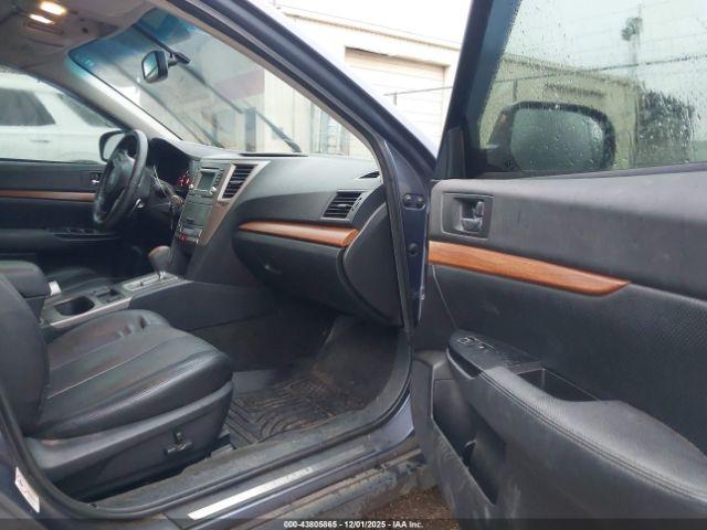Subaru Outback 2.5i Limited Image 10