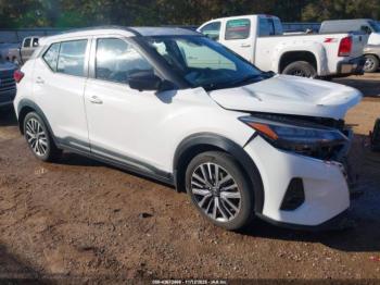  Salvage Nissan Kicks