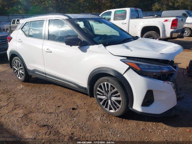  Salvage Nissan Kicks