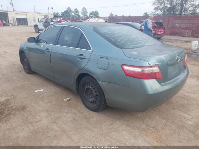 Toyota Camry Le Image 9