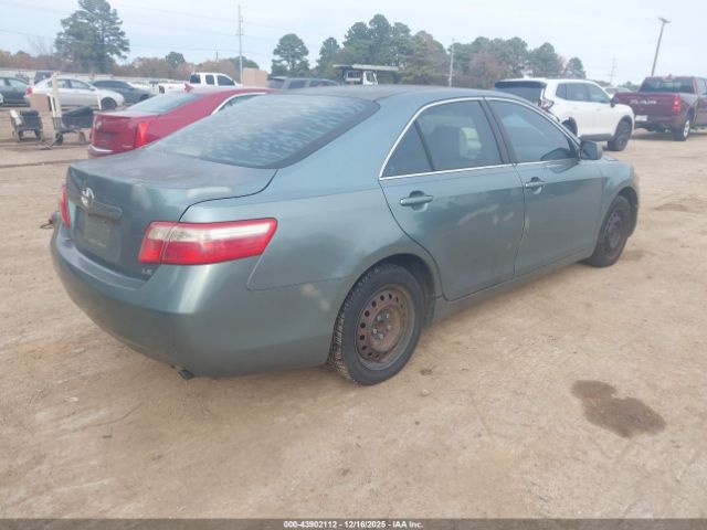 Toyota Camry Le Image 4