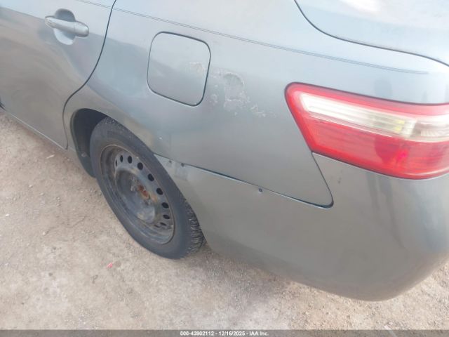 Toyota Camry Le Image 6