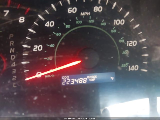 Toyota Camry Le Image 7