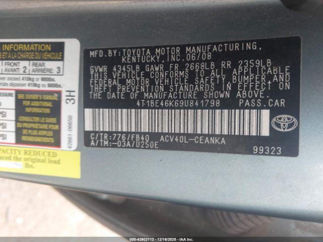 Toyota Camry Le Image 11