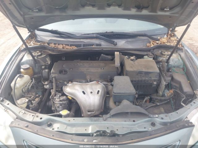 Toyota Camry Le Image 10