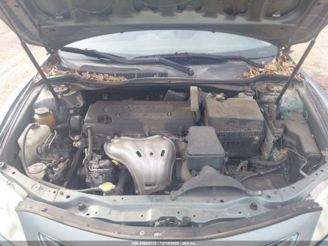 Toyota Camry Le Image 10