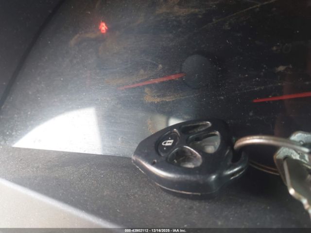 Toyota Camry Le Image 2