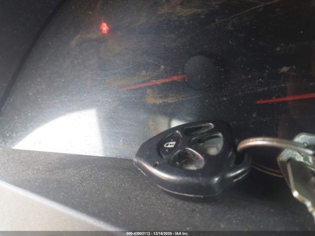 Toyota Camry Le Image 2