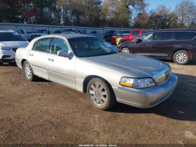  Salvage Lincoln Towncar