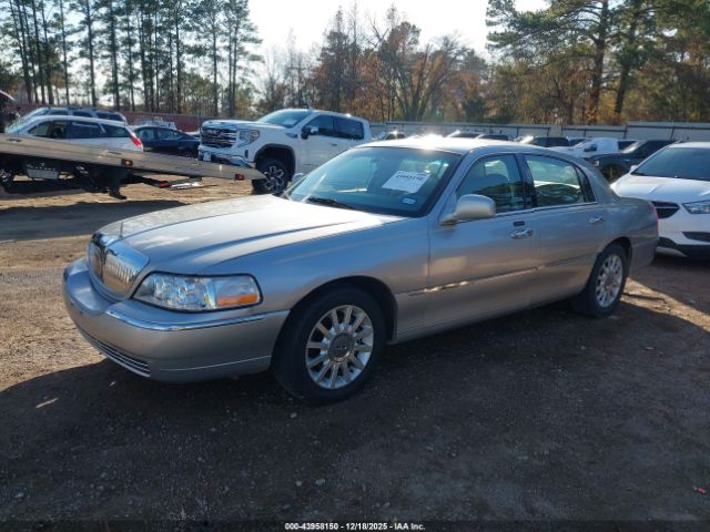 Lincoln Towncar Signature Image 7