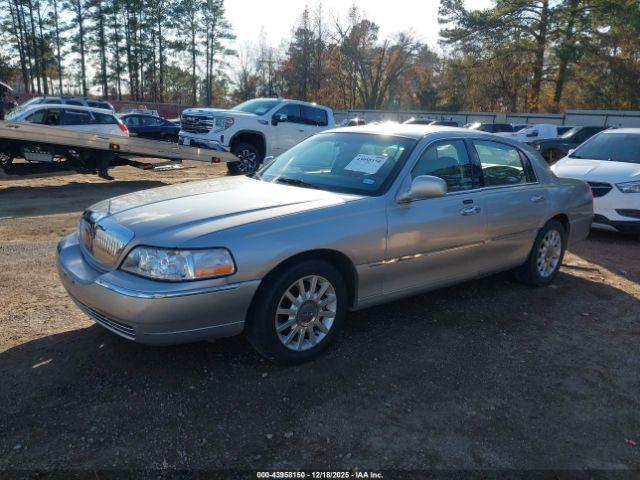 Lincoln Towncar Signature Image 7