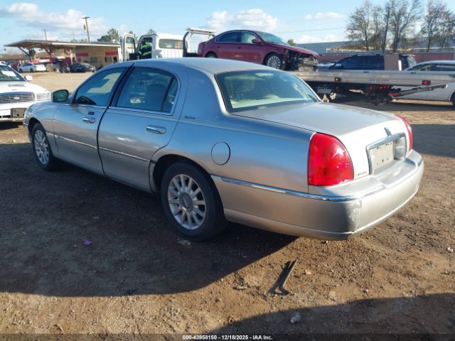 Lincoln Towncar Signature Image 3