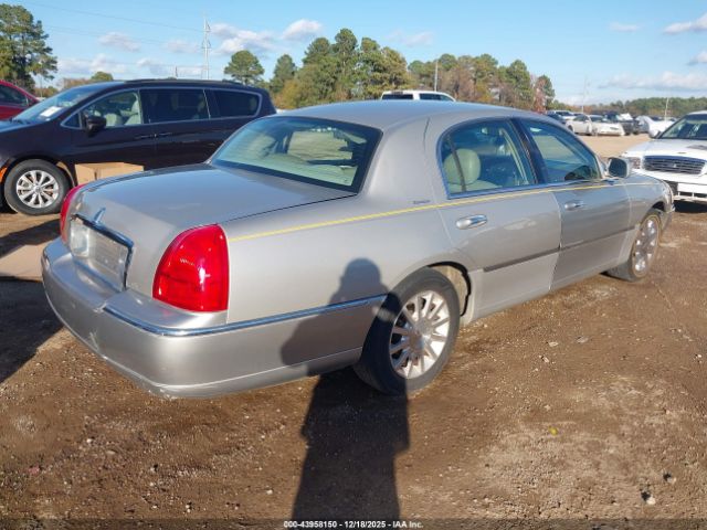 Lincoln Towncar Signature Image 5