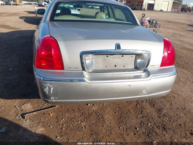 Lincoln Towncar Signature Image 4