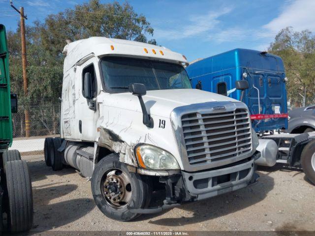  Salvage Freightliner Cascadia 125