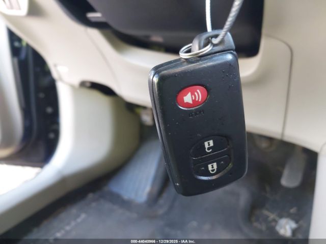 Toyota Prius Two Image 2