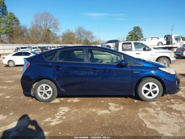 Toyota Prius Two Image 14