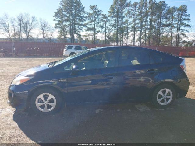 Toyota Prius Two Image 9