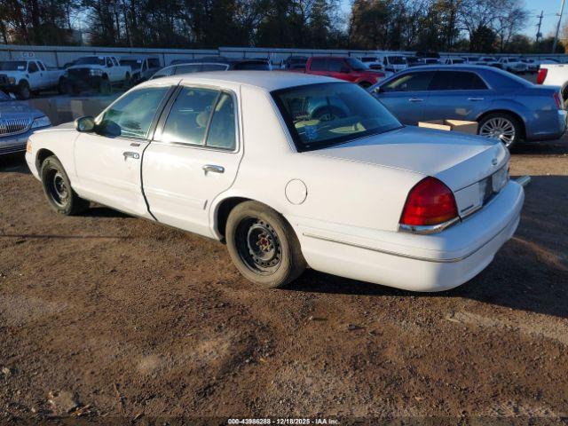 Ford Crown Victoria Image 11