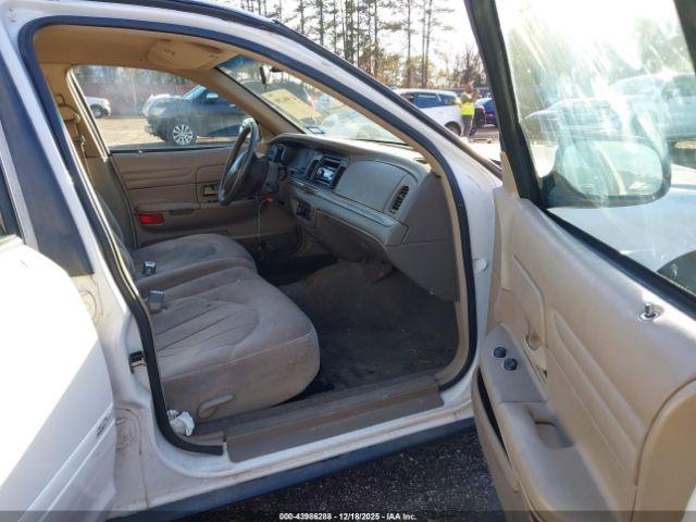 Ford Crown Victoria Image 4