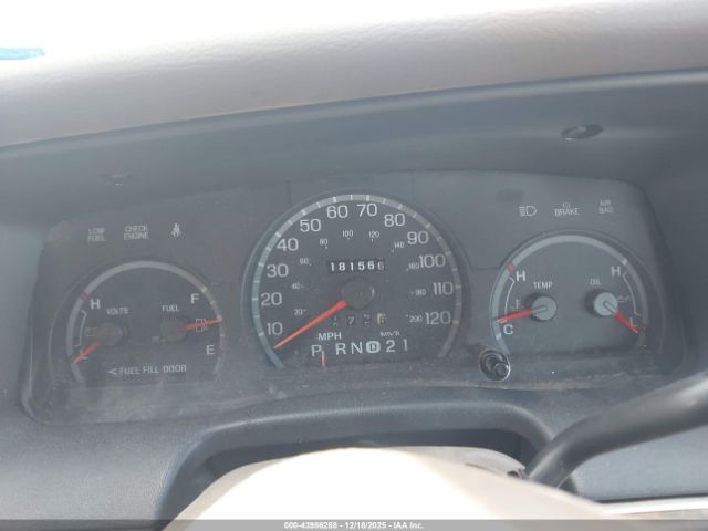 Ford Crown Victoria Image 5