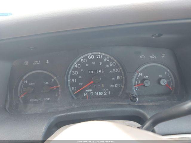 Ford Crown Victoria Image 5