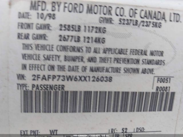 Ford Crown Victoria Image 3