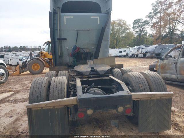 Peterbilt 579 Image 6